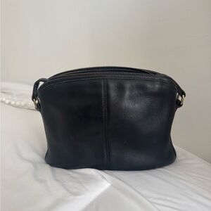 Vintage Coach Elegant Black Leather Women's Crossbody Bag